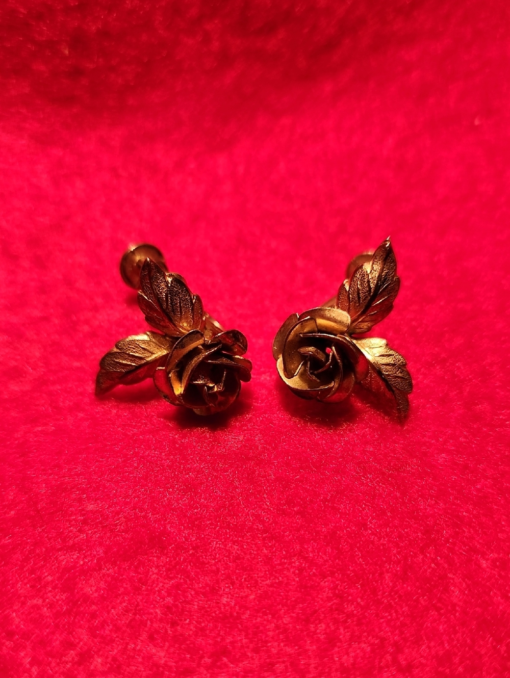 Vintage Gold Rose Leaf Screw-on Earrings - Elegant Floral Women’s Jewelry